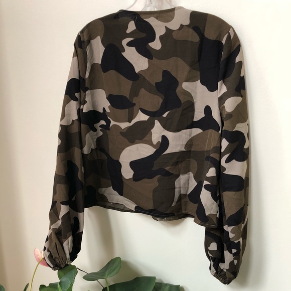 NWT Lace-up Camo Blouse - Picture 5 of 6